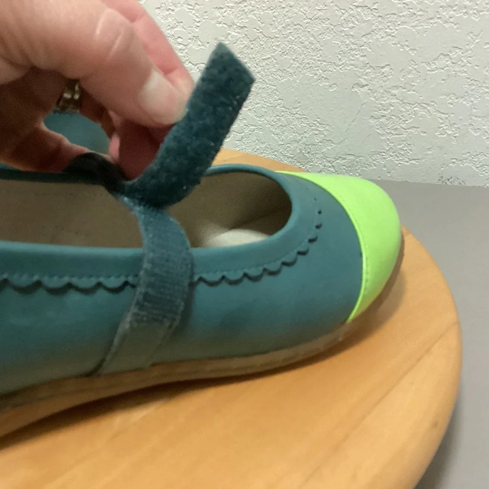 LIVIE & LUCA Teal Neon Green Patent Toe Strap Mary Jane Shoes Kids‎ Size 1